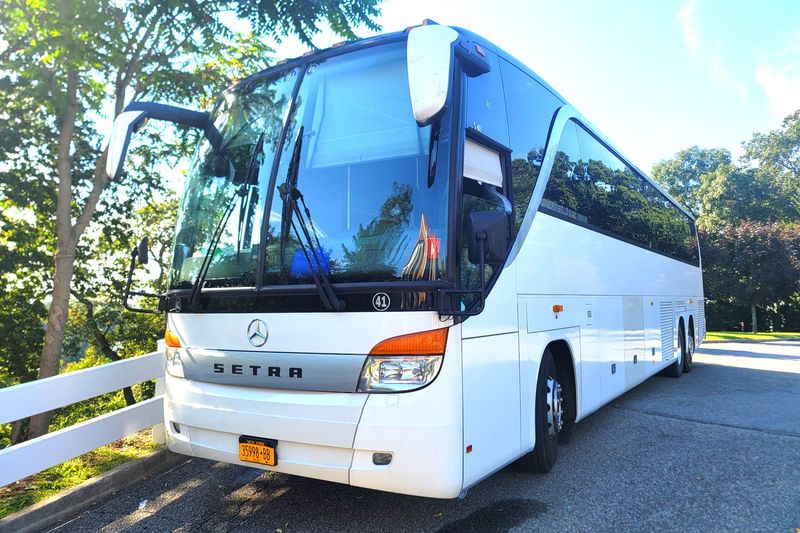 40 Passenger Party Bus - Party Bus