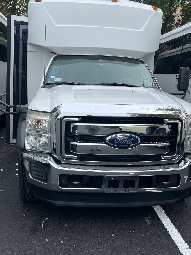 Interior photos pictures of a 30 Passenger Party Limo Bus from Busbie