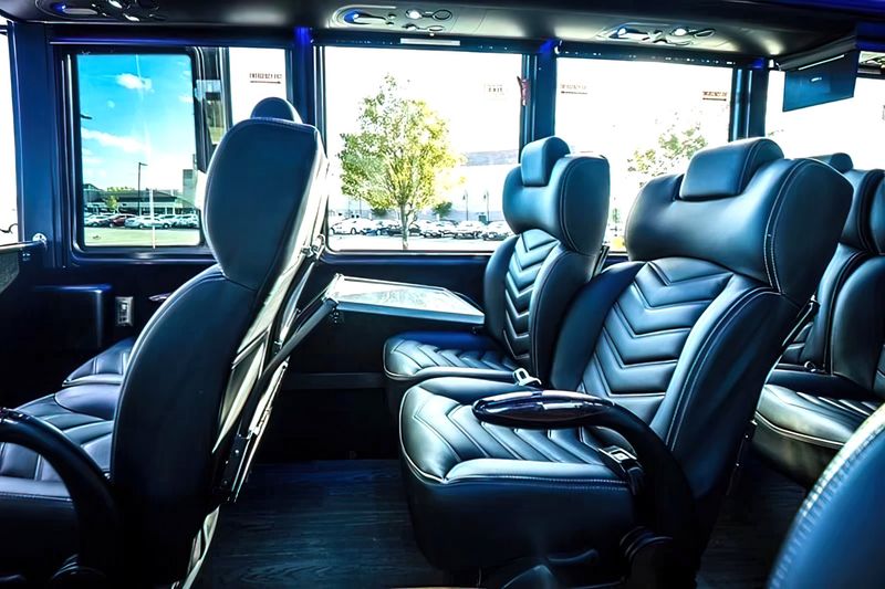 38 PASSENGER MINICOACH - Mini Bus