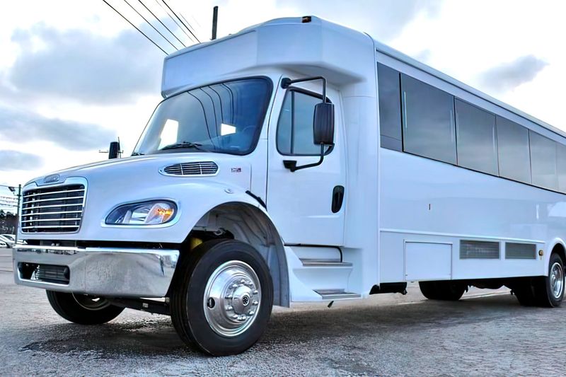 38 PAX Executive Party Bus - Party Bus