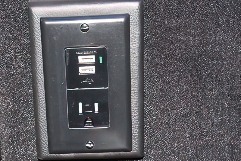 31 PASSENGER EXECUTIVE MINI COACH - Motor Coach