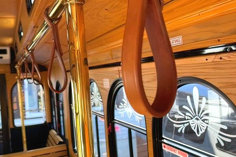 24 PAX  WHITE TROLLEY - Trolley