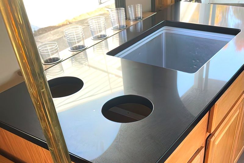 24 PAX  WHITE TROLLEY - Trolley