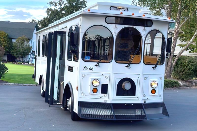 24 PAX  WHITE TROLLEY - Trolley