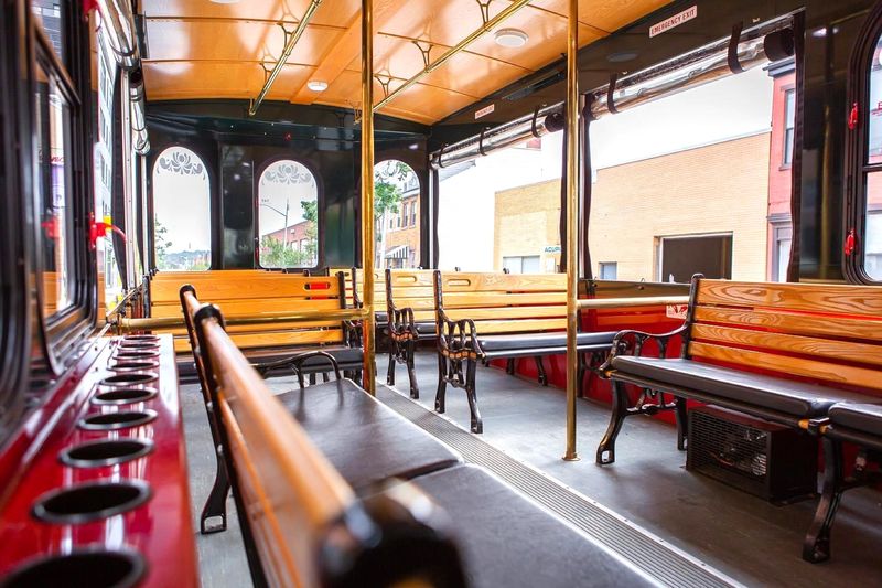 Red Trolley - Trolley